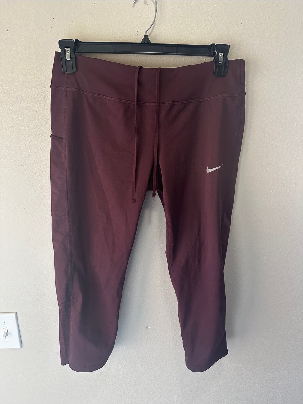 Nike Women’s Maroon Capri Leggings with Pocket